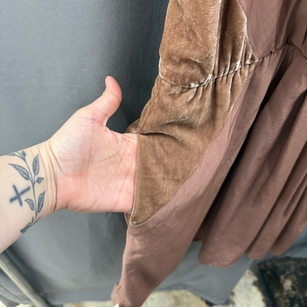 BCBGeneration Size Large Keyhole Back Tan Dress - Picture 10 of 10